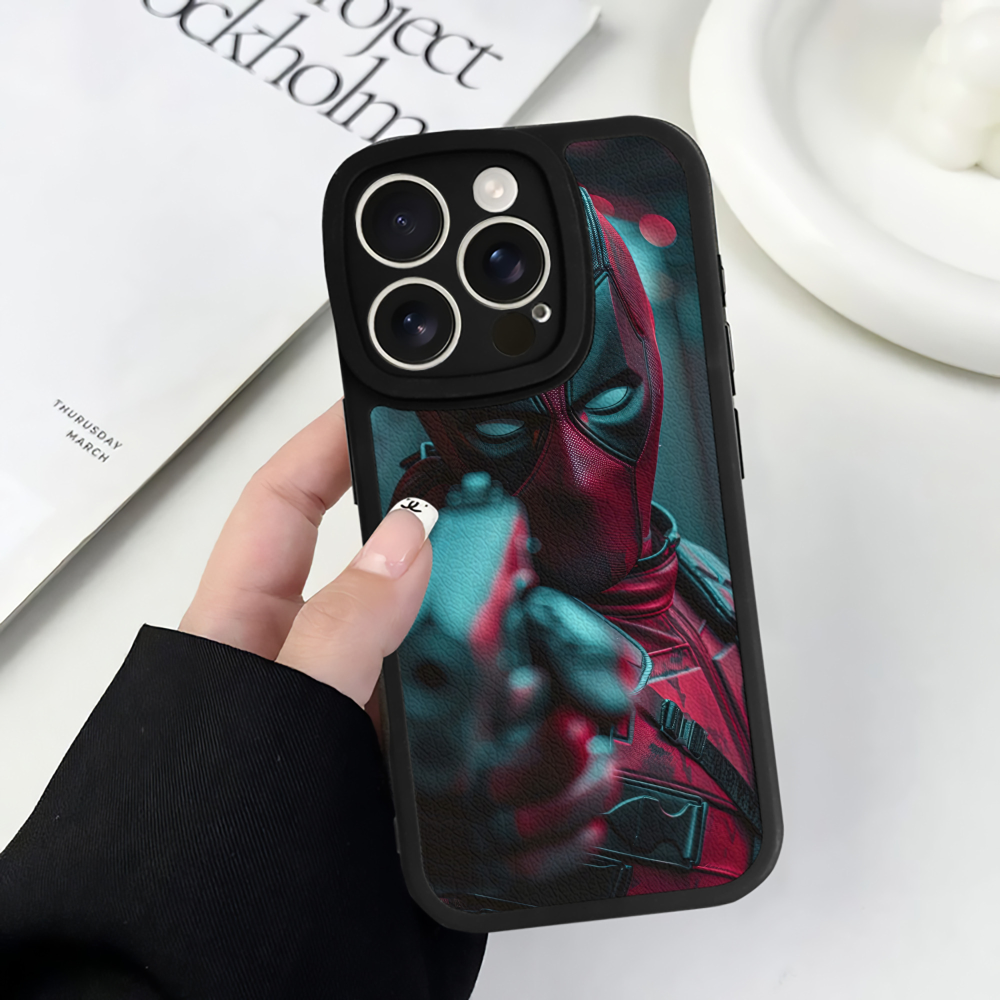 （画像用） Deadpool デッドプール 【iPhone 16シリーズ対応】シリコンスマホケース（レザー調） 材質：シリコン